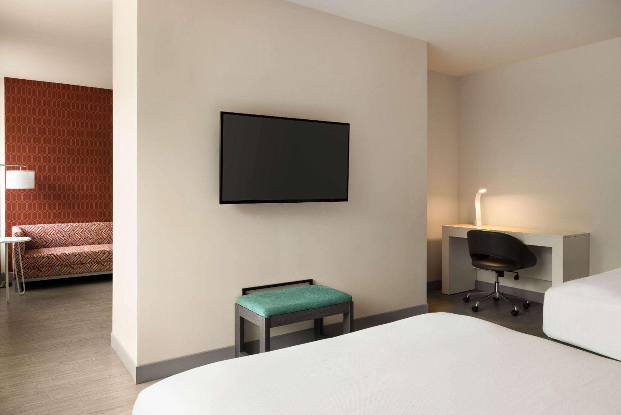The Orbit Hotel, Trademark Collection By Wyndham Fairview Park Экстерьер фото