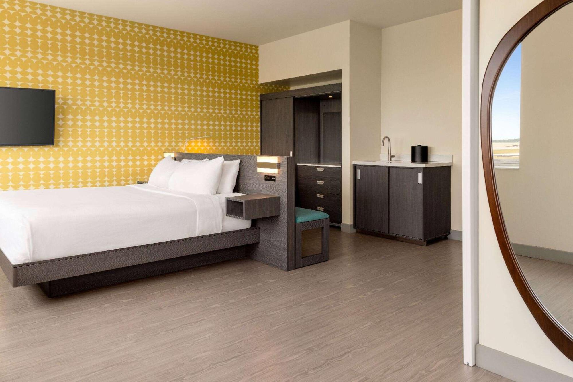 The Orbit Hotel, Trademark Collection By Wyndham Fairview Park Экстерьер фото