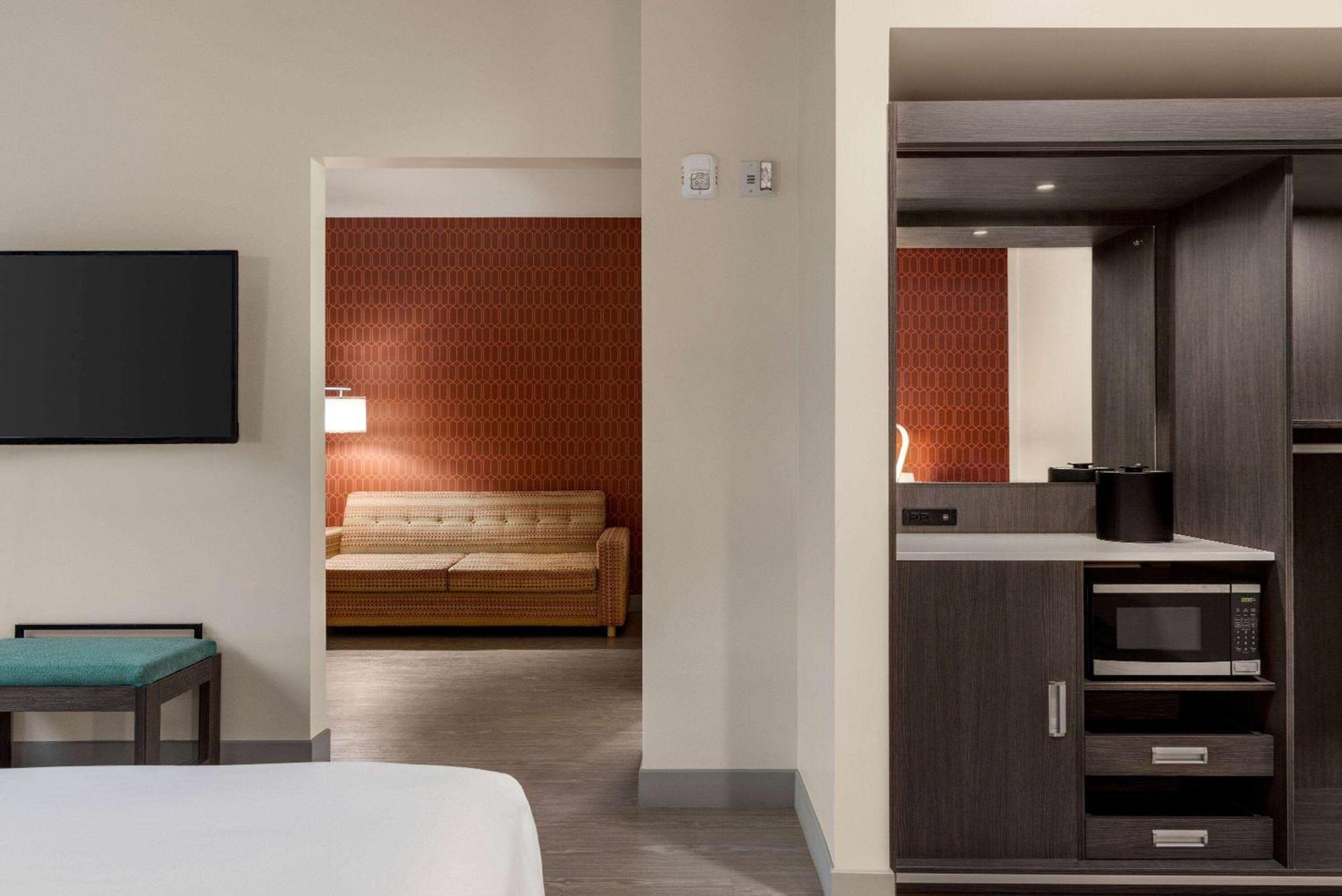 The Orbit Hotel, Trademark Collection By Wyndham Fairview Park Экстерьер фото