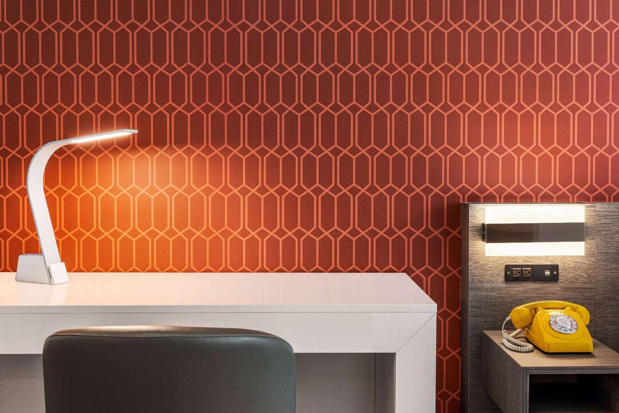 The Orbit Hotel, Trademark Collection By Wyndham Fairview Park Экстерьер фото