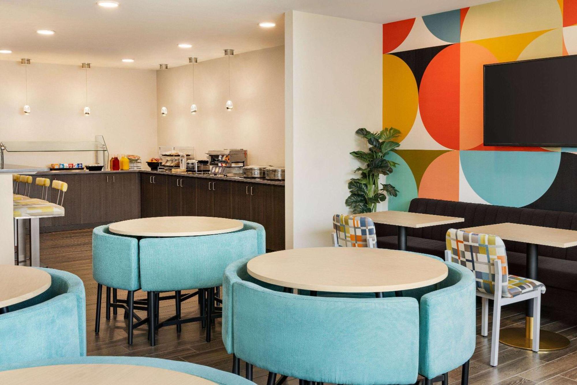 The Orbit Hotel, Trademark Collection By Wyndham Fairview Park Экстерьер фото