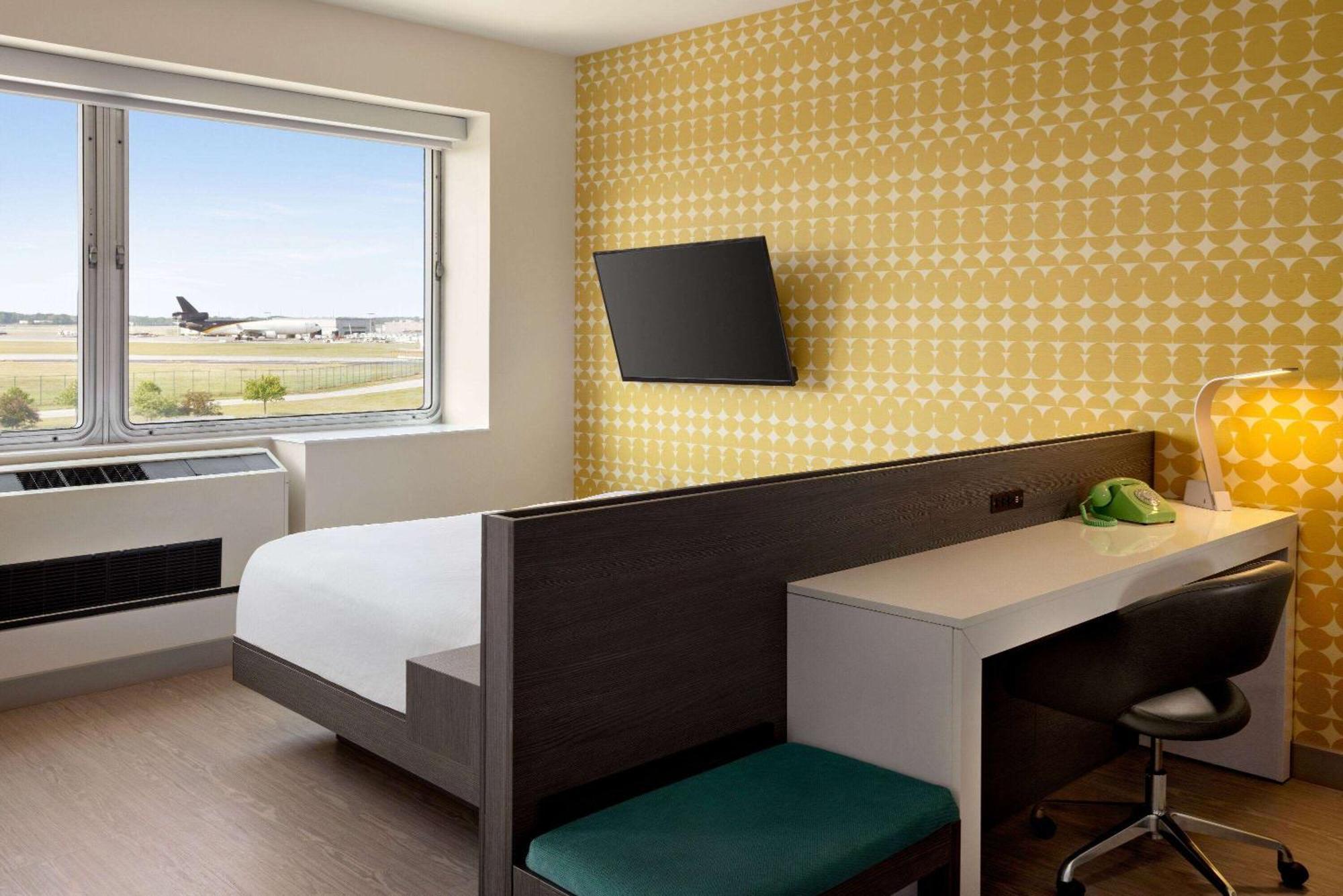 The Orbit Hotel, Trademark Collection By Wyndham Fairview Park Экстерьер фото