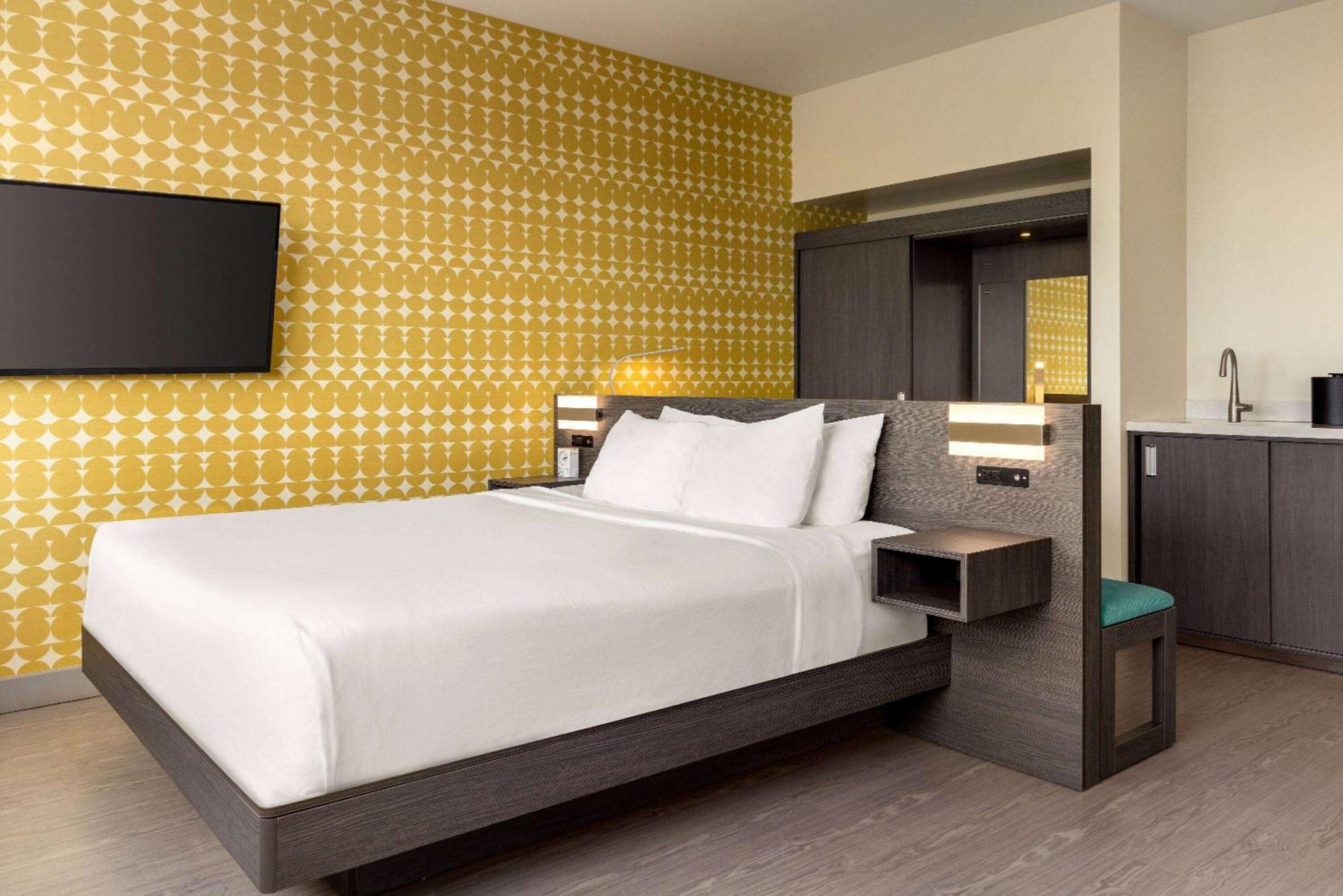 The Orbit Hotel, Trademark Collection By Wyndham Fairview Park Экстерьер фото