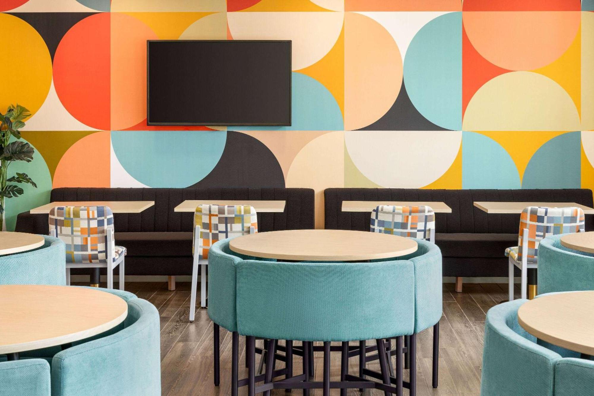 The Orbit Hotel, Trademark Collection By Wyndham Fairview Park Экстерьер фото